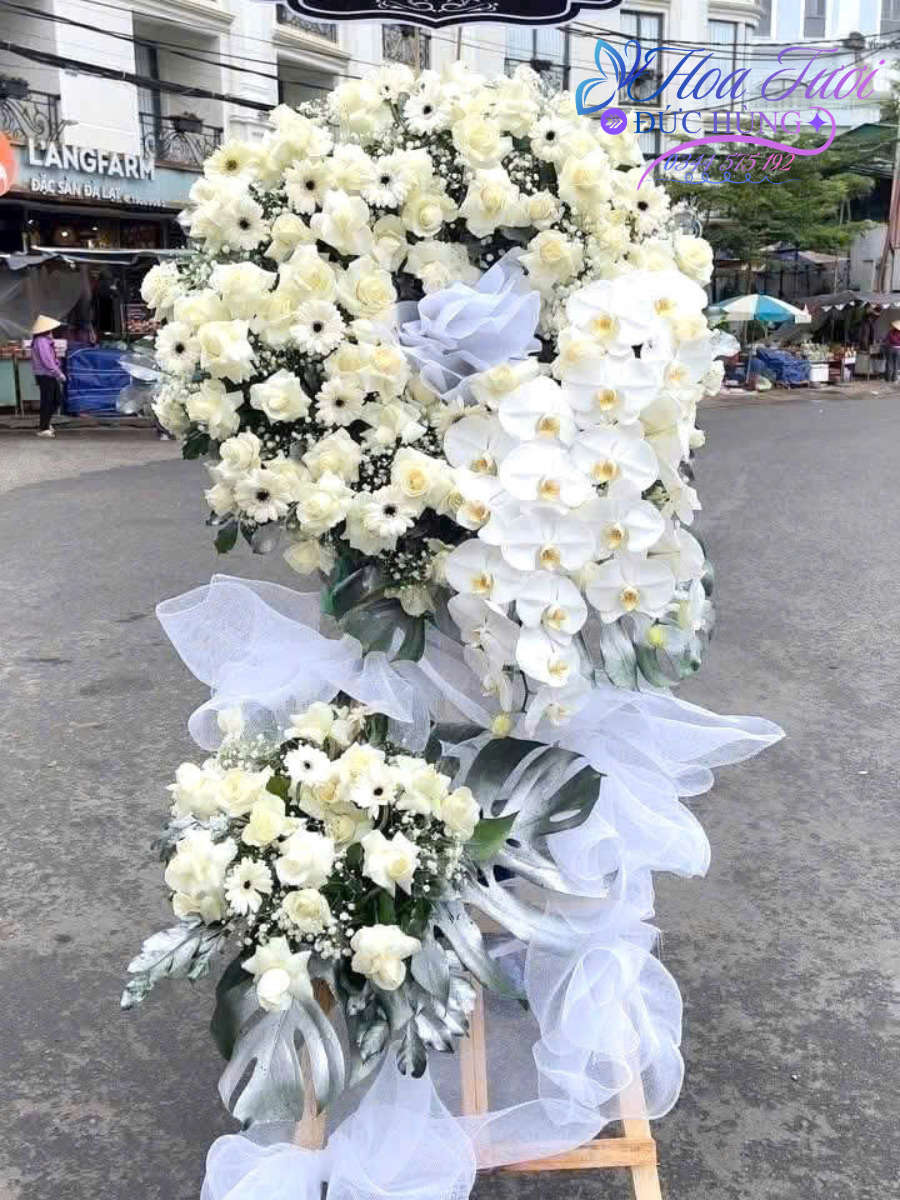 Kệ hoa chia buồn màu trắng lan hồ điệp